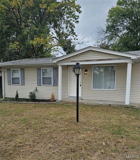Photo of 1481 Werremeyer Place, Creve Coeur, MO 63132 (MLS # 25070018)
