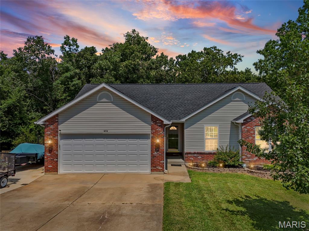 Photo of 809 N Orchard Drive, Hillsboro, MO 63050 (MLS # 26052102)