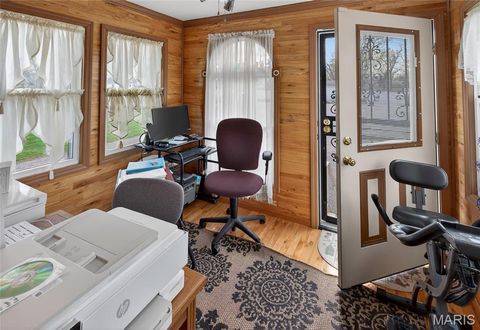 Tiny photo for 303 Dorothy Street, Sikeston, MO 63801 (MLS # 26018985)