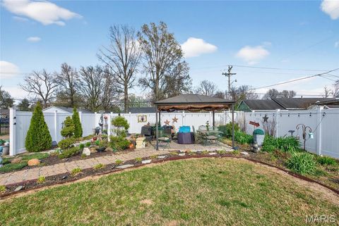 Tiny photo for 303 Dorothy Street, Sikeston, MO 63801 (MLS # 26018985)