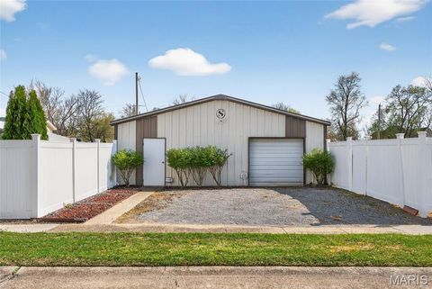 Tiny photo for 303 Dorothy Street, Sikeston, MO 63801 (MLS # 26018985)