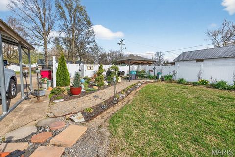 Tiny photo for 303 Dorothy Street, Sikeston, MO 63801 (MLS # 26018985)