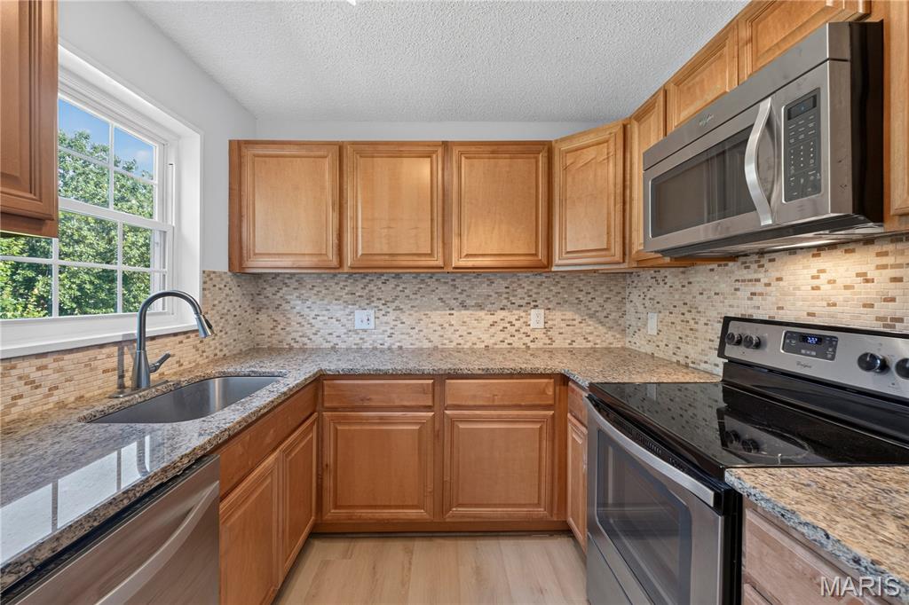 1527 Swallow Drive