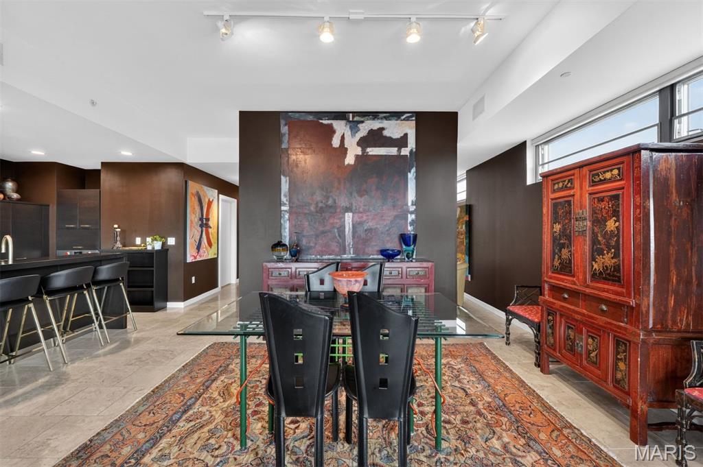 4545 Lindell Blvd - Residential