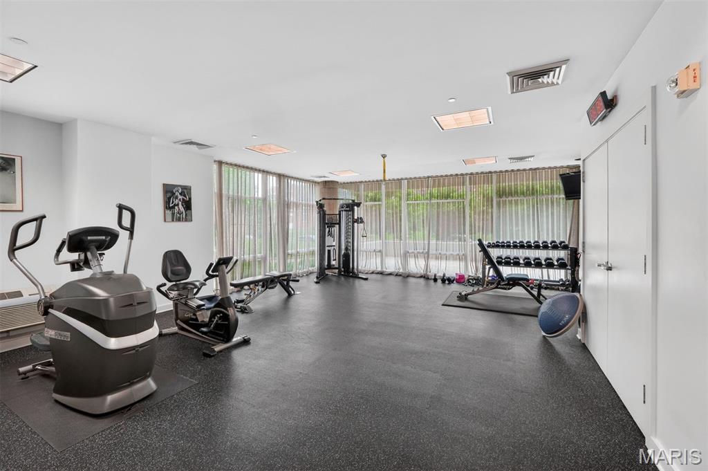 4545 Lindell Blvd - Residential