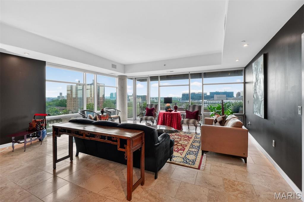 4545 Lindell Blvd - Residential
