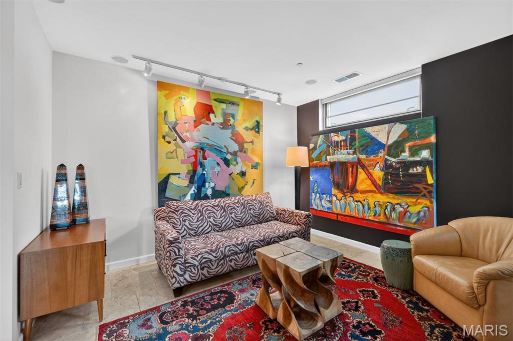 4545 Lindell Blvd - Residential