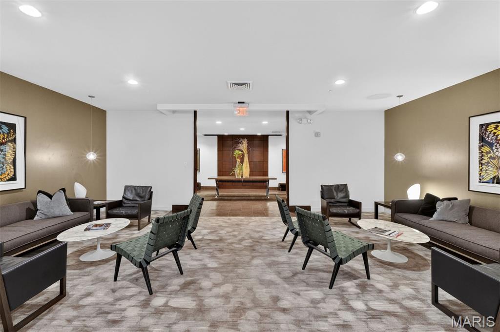 4545 Lindell Blvd - Residential