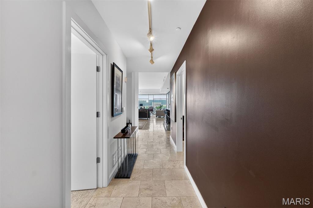4545 Lindell Blvd - Residential