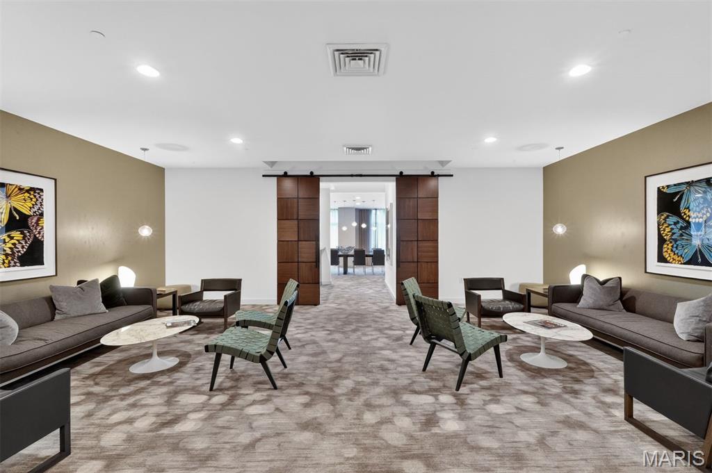 4545 Lindell Blvd - Residential