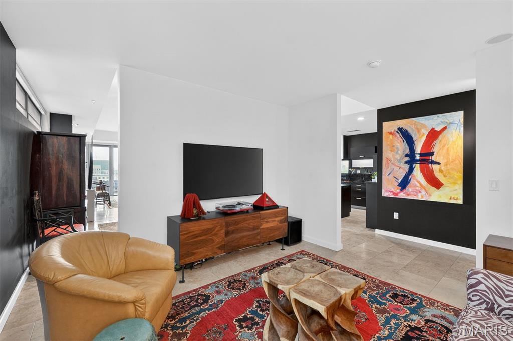 4545 Lindell Blvd - Residential