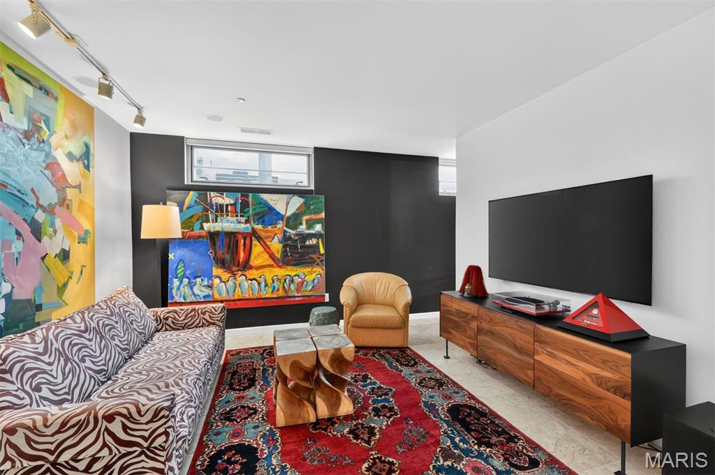4545 Lindell Blvd - Residential