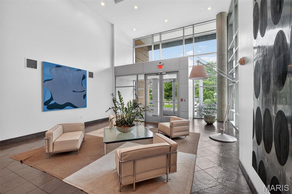 4545 Lindell Blvd - Residential