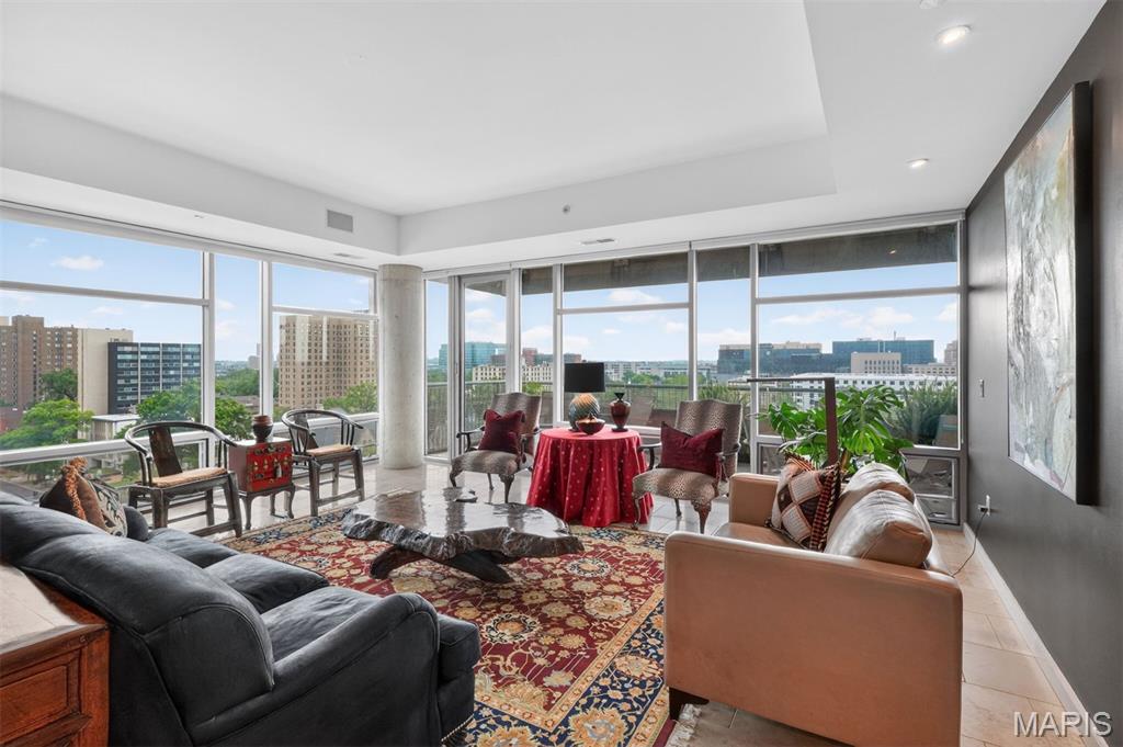 4545 Lindell Blvd - Residential