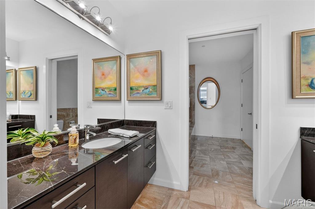 4545 Lindell Blvd - Residential