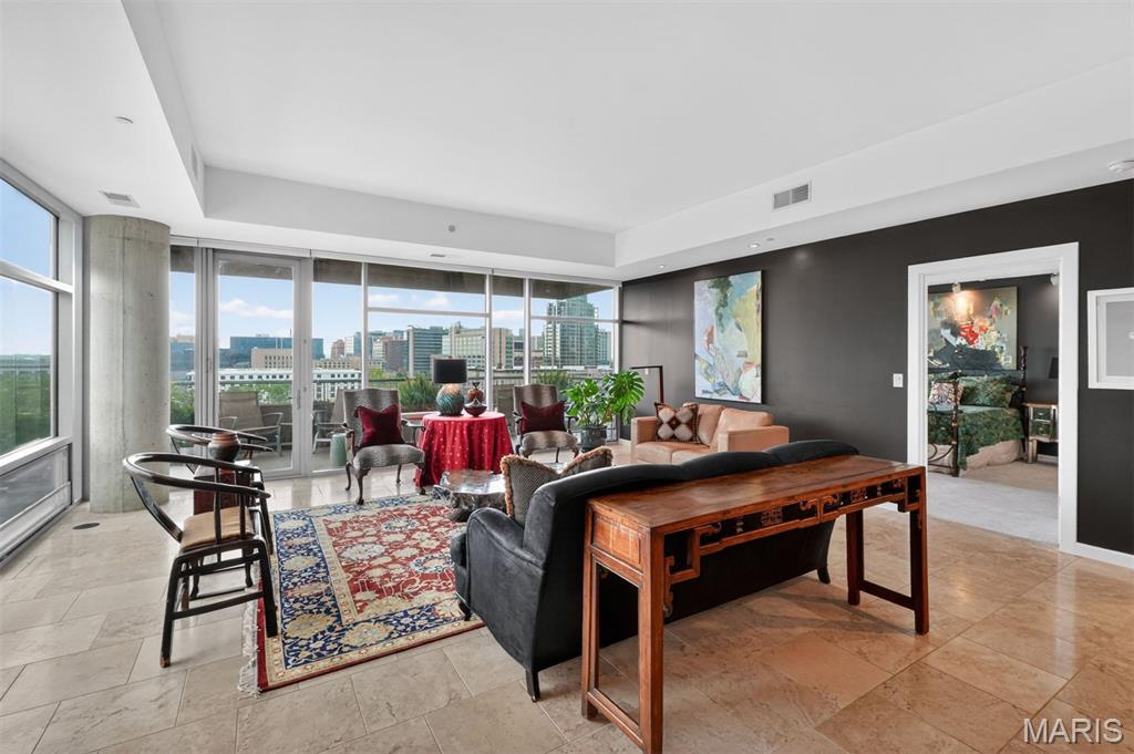 4545 Lindell Blvd - Residential