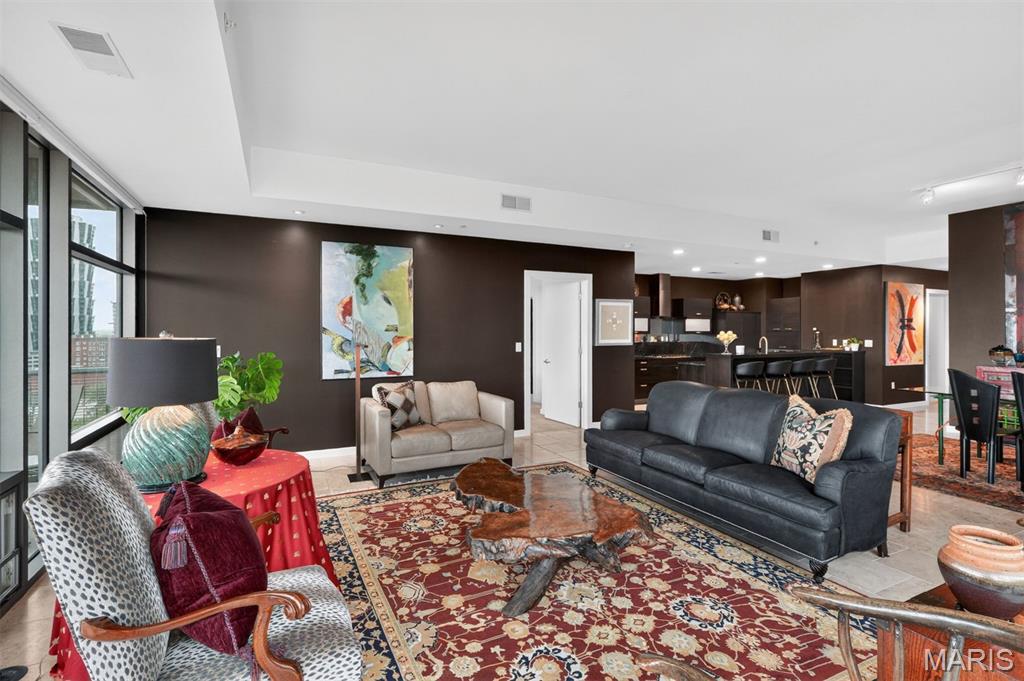 4545 Lindell Blvd - Residential
