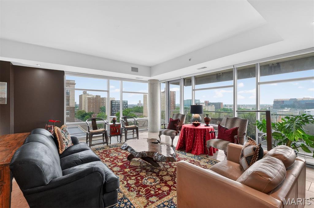 4545 Lindell Blvd - Residential