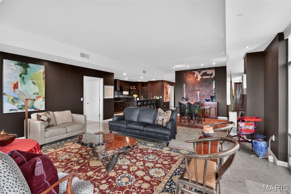 4545 Lindell Blvd - Residential