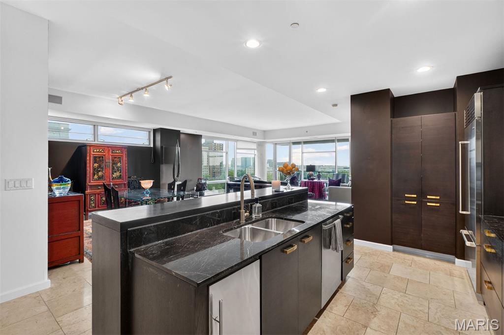 4545 Lindell Blvd - Residential