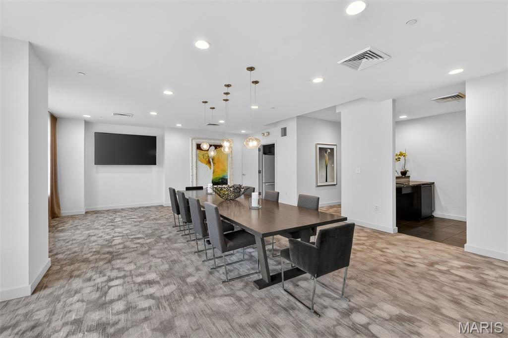 4545 Lindell Blvd - Residential