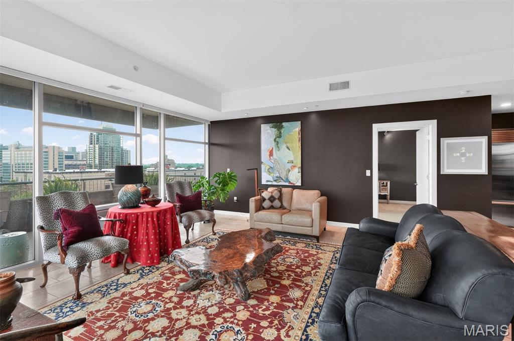 4545 Lindell Blvd - Residential