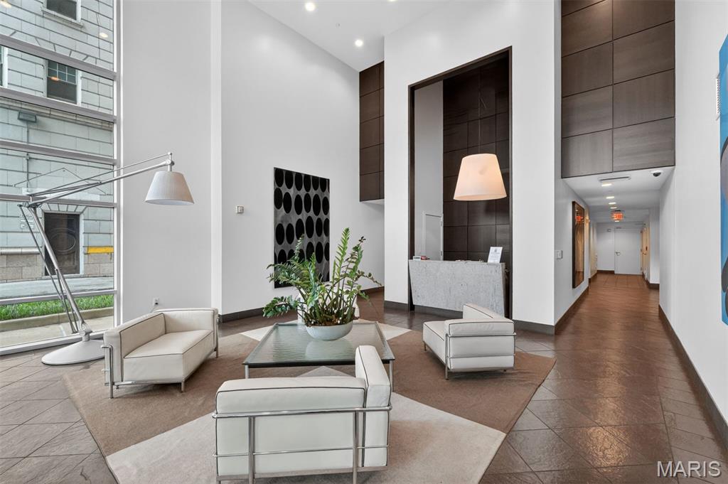 4545 Lindell Blvd - Residential
