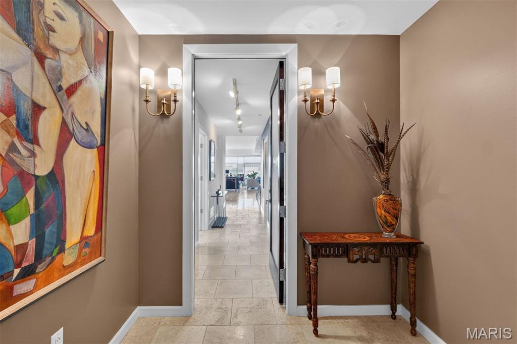 4545 Lindell Blvd - Residential