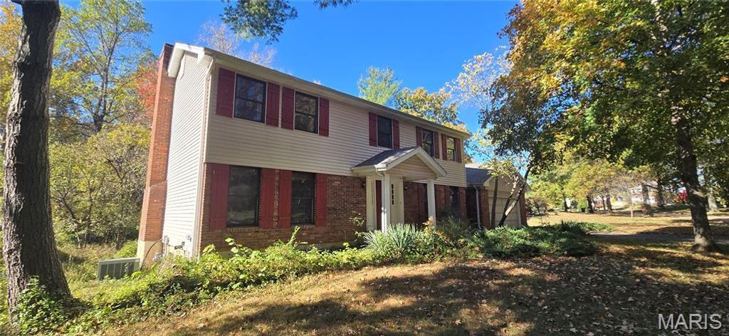 Photo of 939 Wynhaven Lane, Ballwin, MO 63011 (MLS # 25073674)