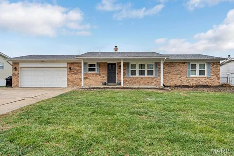 Photo of 707 Kent Drive, Wentzville, MO 63385 (MLS # 25080405)