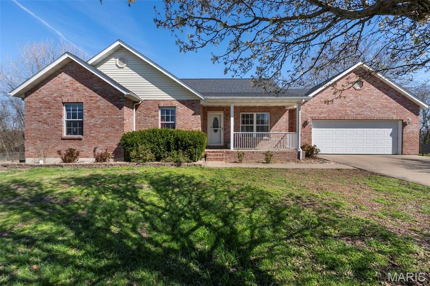 Welcome to this beautiful home in the highly desirable Clover Hill Estates. This 4 bedroom, 3 bathroom home offers a functional layout with vaulted ceilings that create an open, airy feel throughout the main living area.
The main level features a bright living room, along with 3 bedrooms and 2 full bathrooms. You’ll also love the convenient main level laundry and the private primary suite complete with a large bathroom and walk in closet. The oversized garage provides plenty of space for parking, storage, or a workshop setup.
Step outside to enjoy the oversized deck overlooking a fenced in backyard that backs to peaceful woods, perfect for relaxing or entertaining.
The finished walk out basement includes a large family room, an additional bedroom and full bathroom, a bonus room, and tons of storage space. With its combination of comfort, space, and location, this home is one you don’t want to miss!