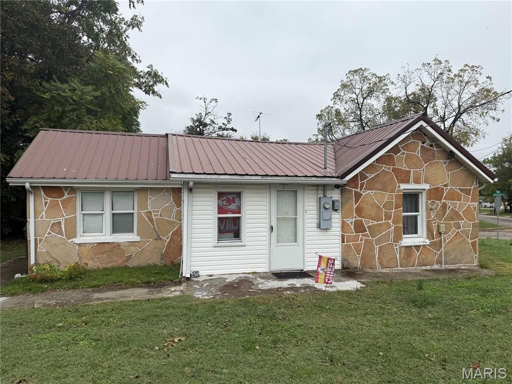 Photo of 411 South Street, Lebanon, MO 65536 (MLS # 25072619)