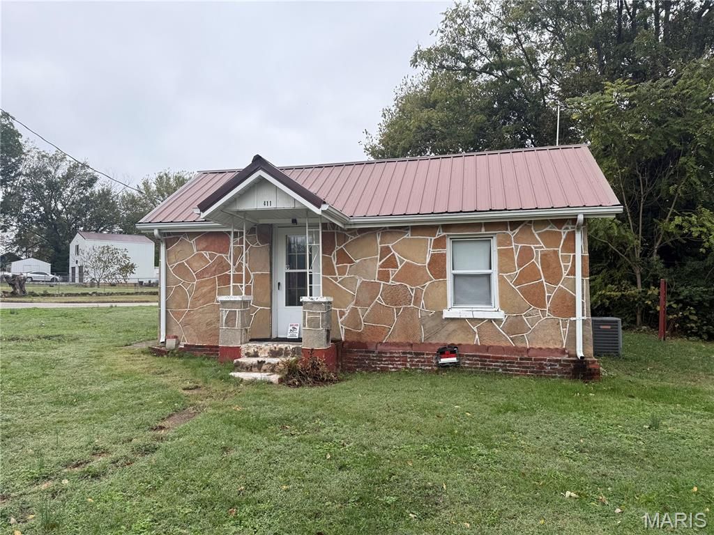 Photo of 411 South Street, Lebanon, MO 65536 (MLS # 25072619)