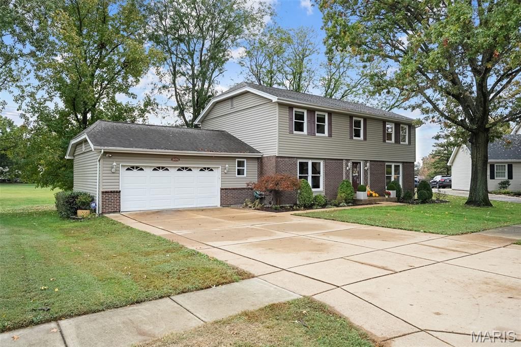 Photo of 16094 Meadow Oak Drive, Chesterfield, MO 63017 (MLS # 25072864)