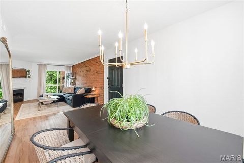 Tiny photo for 2008 Greenglen Drive #203, Kirkwood, MO 63122 (MLS # 26030569)