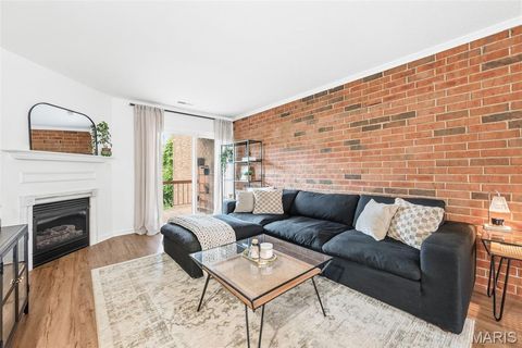 Tiny photo for 2008 Greenglen Drive #203, Kirkwood, MO 63122 (MLS # 26030569)