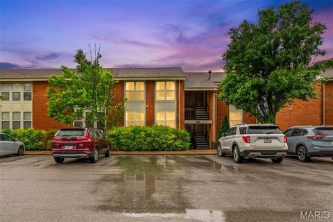Tiny photo for 2008 Greenglen Drive #203, Kirkwood, MO 63122 (MLS # 26030569)