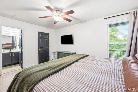 Tiny photo for 2008 Greenglen Drive #203, Kirkwood, MO 63122 (MLS # 26030569)