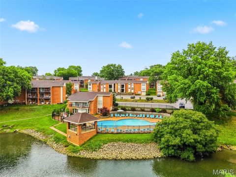 Tiny photo for 2008 Greenglen Drive #203, Kirkwood, MO 63122 (MLS # 26030569)
