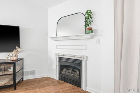Tiny photo for 2008 Greenglen Drive #203, Kirkwood, MO 63122 (MLS # 26030569)