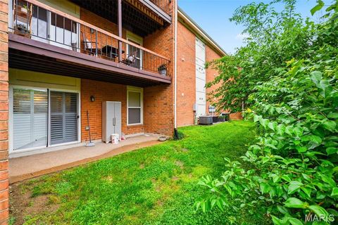 Tiny photo for 2008 Greenglen Drive #203, Kirkwood, MO 63122 (MLS # 26030569)