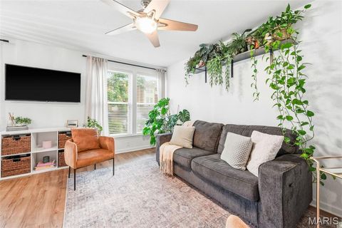 Tiny photo for 2008 Greenglen Drive #203, Kirkwood, MO 63122 (MLS # 26030569)