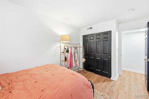 Tiny photo for 2008 Greenglen Drive #203, Kirkwood, MO 63122 (MLS # 26030569)