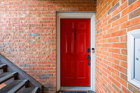 Tiny photo for 2008 Greenglen Drive #203, Kirkwood, MO 63122 (MLS # 26030569)