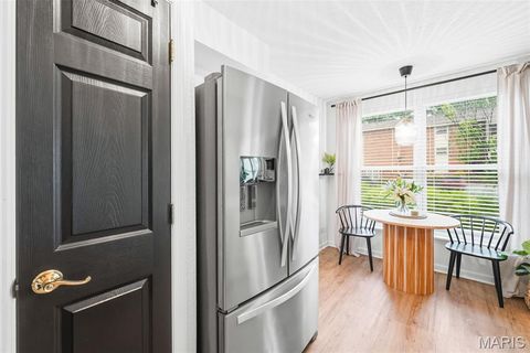 Tiny photo for 2008 Greenglen Drive #203, Kirkwood, MO 63122 (MLS # 26030569)