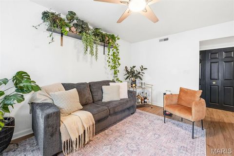 Tiny photo for 2008 Greenglen Drive #203, Kirkwood, MO 63122 (MLS # 26030569)