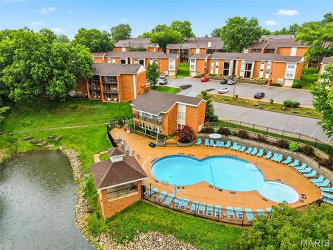 Tiny photo for 2008 Greenglen Drive #203, Kirkwood, MO 63122 (MLS # 26030569)