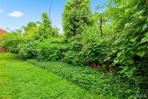 Tiny photo for 2008 Greenglen Drive #203, Kirkwood, MO 63122 (MLS # 26030569)