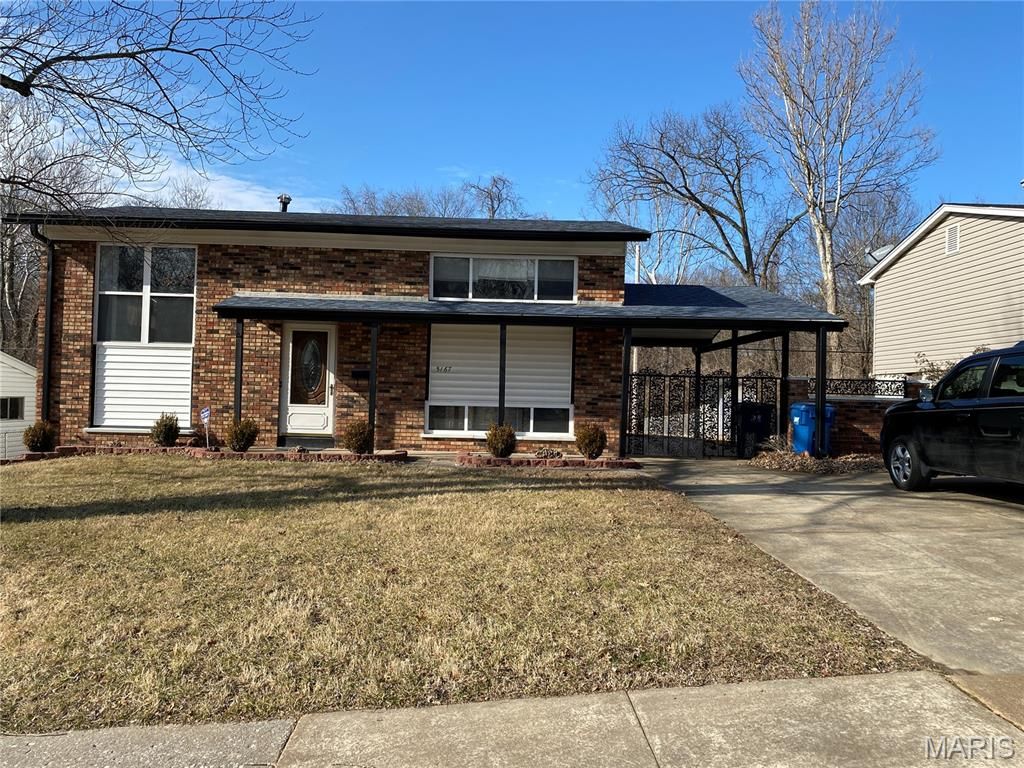 Photo of 5167 Ville Maria Lane, Hazelwood, MO 63042 (MLS # 26028354)