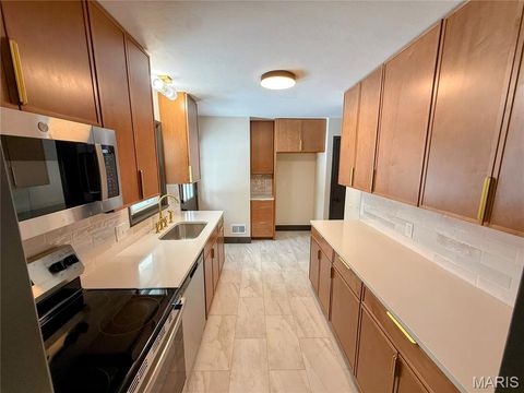 Photo of 816 S Ballas Road, Kirkwood, MO 63122 (MLS # 25076773)